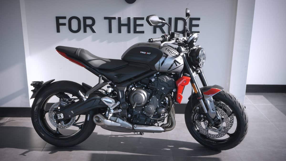 NEW Triumph Trident 660 + £1000 Custom Paint Job