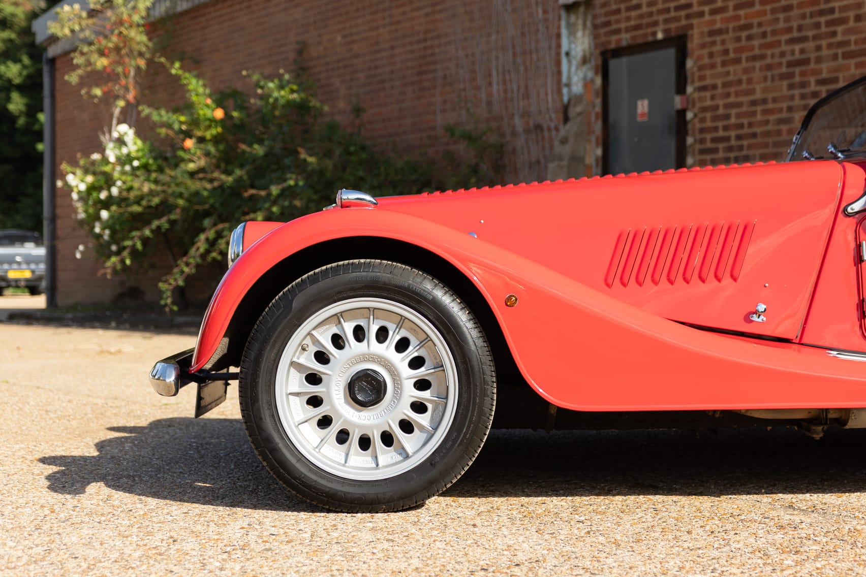 2001 Morgan Plus 8 image 3