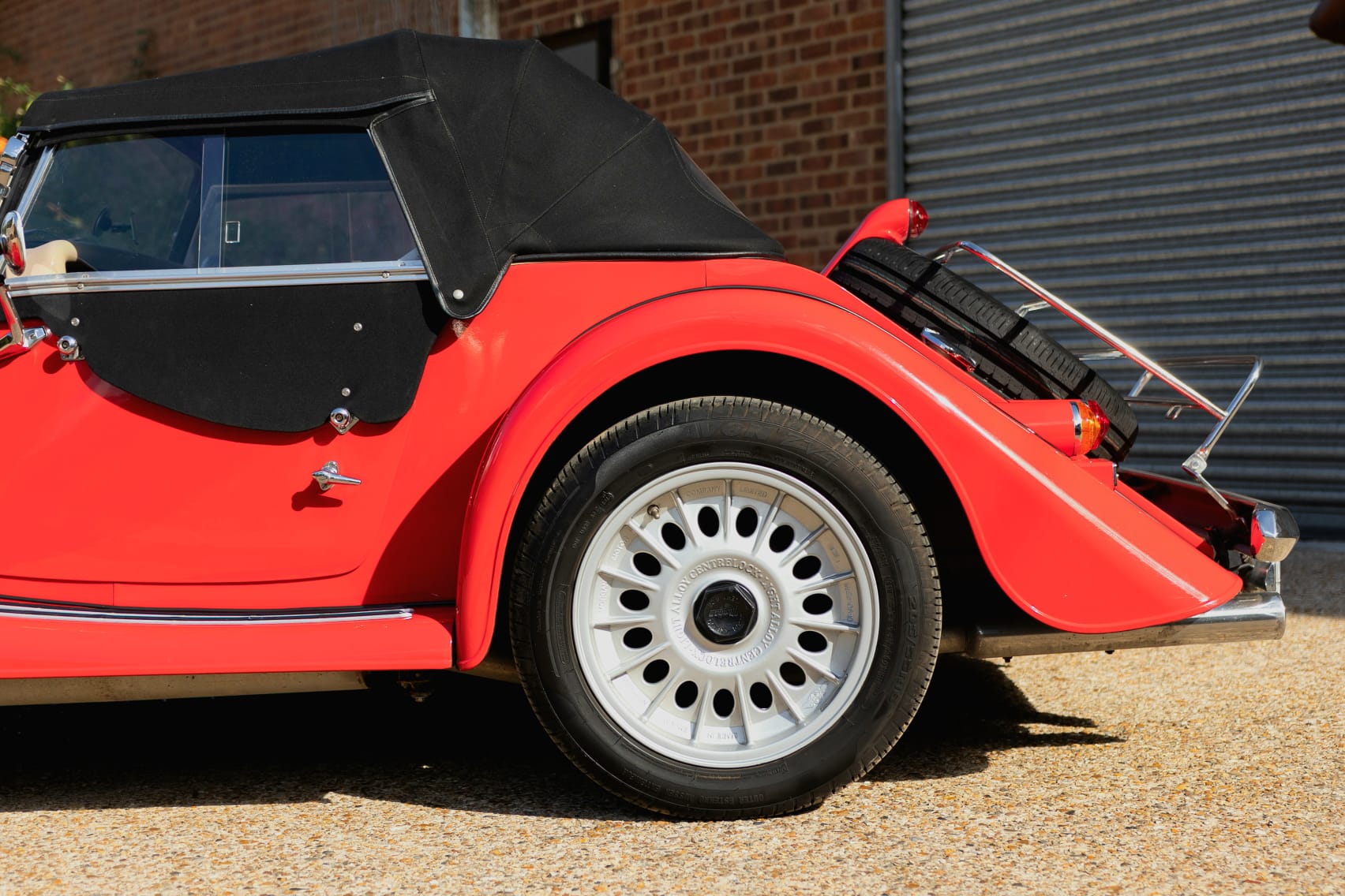 2001 Morgan Plus 8 image 8