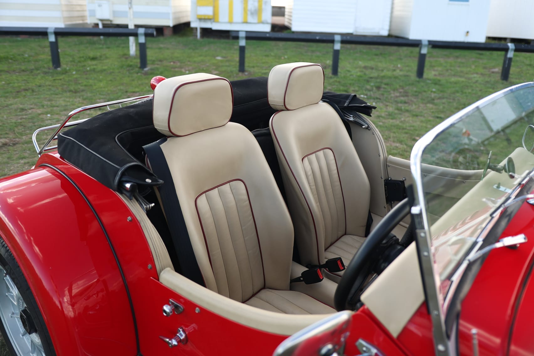 2001 Morgan Plus 8 image 20
