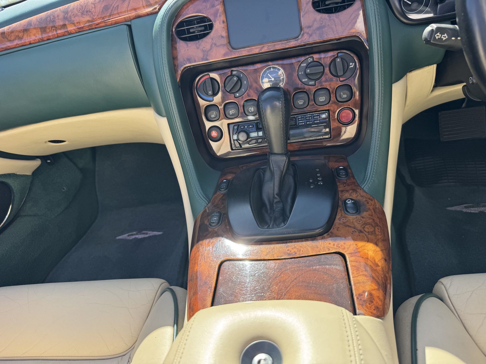 2001 Aston Martin DB7 Vantage Volante V12  image 10