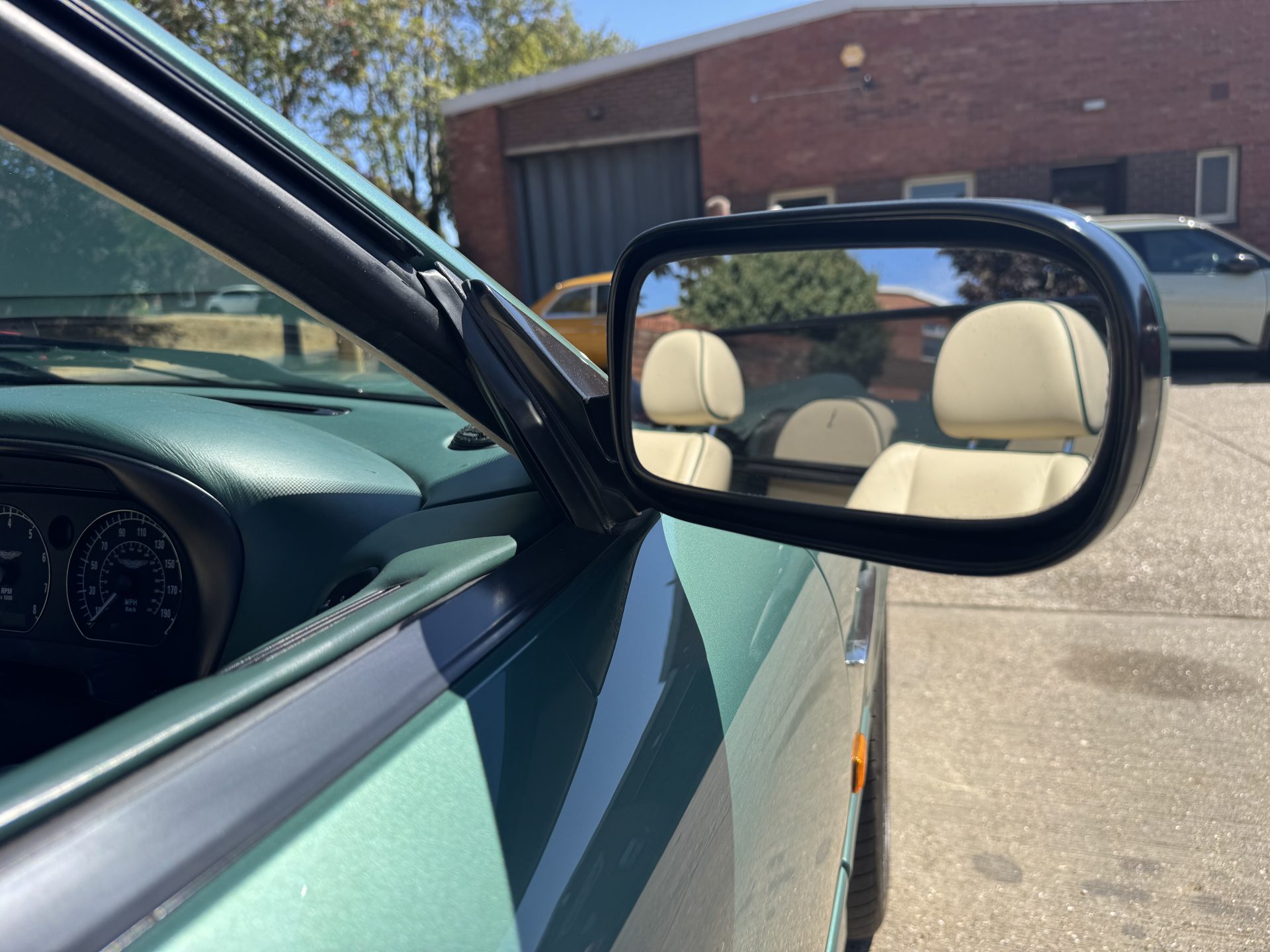 2001 Aston Martin DB7 Vantage Volante V12  image 11